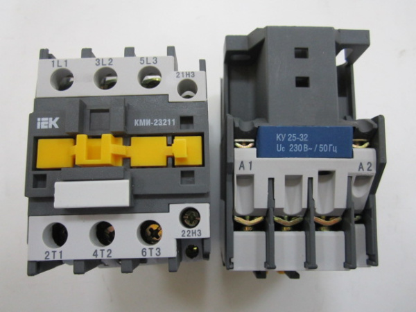 Контактор IEK  КМИ-23211 32А NC 220V